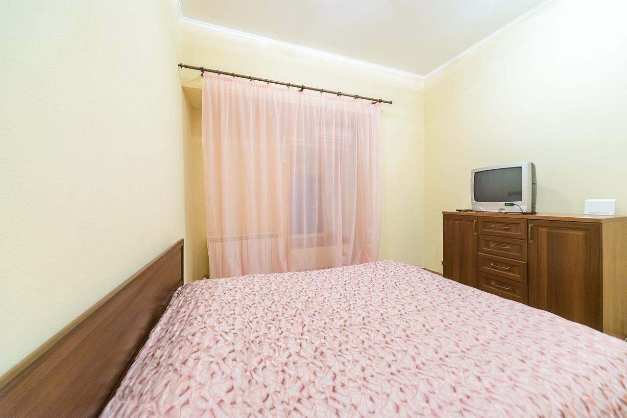 Apartment At Malaya Zhytomyrska 5 Kyiv Exterior foto